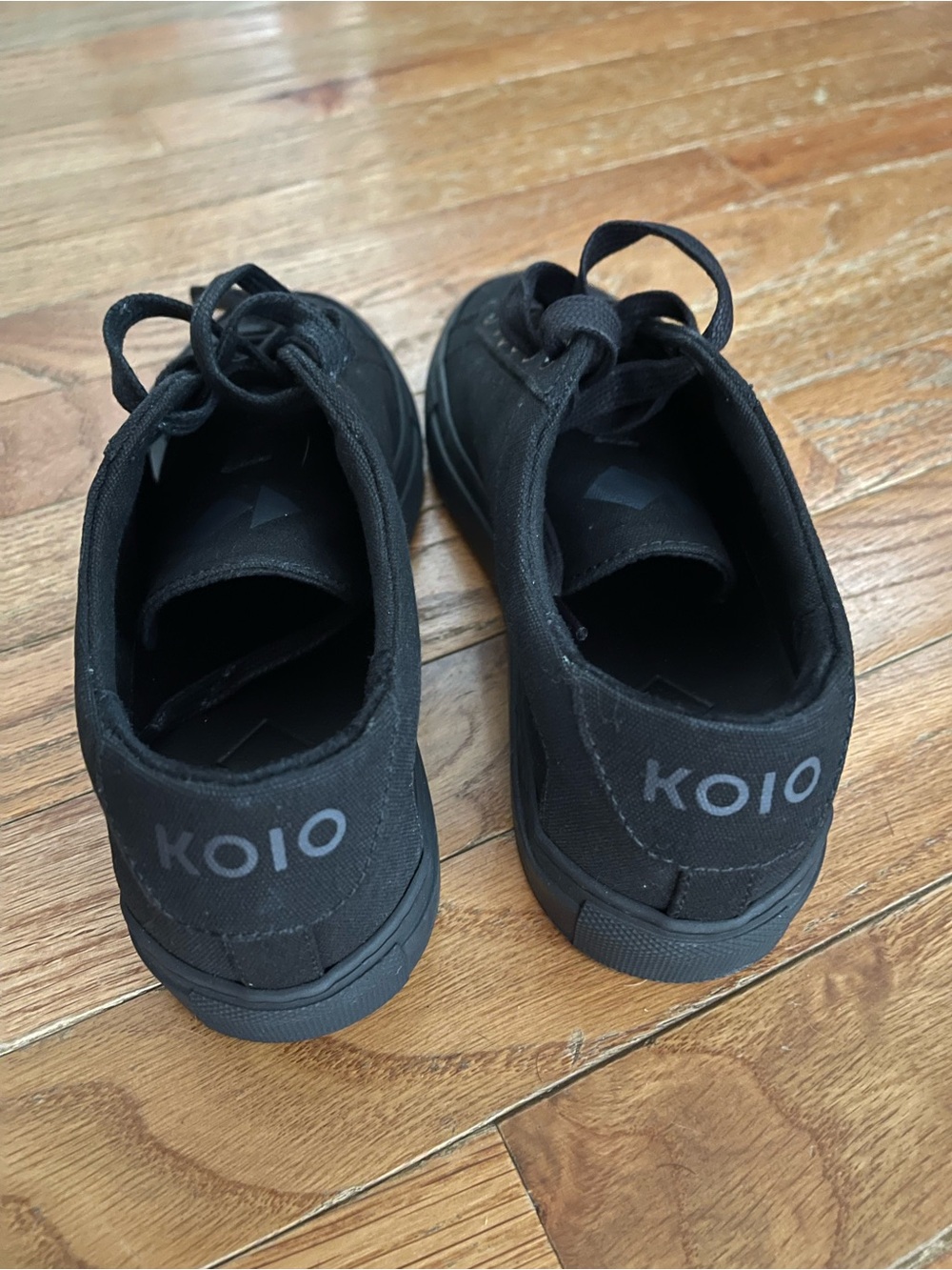 KOIO Black Low-Top Canvas Sneakers for Women